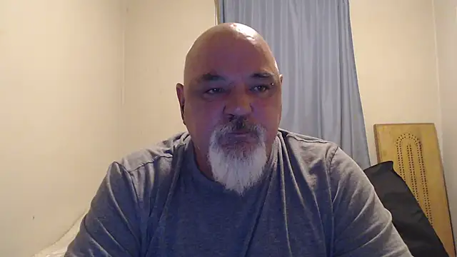 Newfiesausage1972 online show from 09-10-25, 02:49