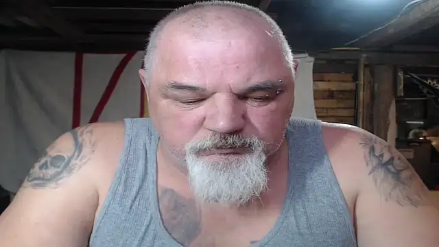 Newfiesausage1972 online show from 03-16-26, 07:16