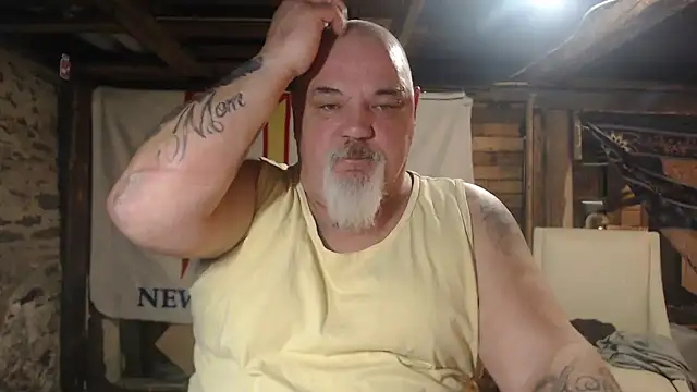 Newfiesausage1972 online show from 03-05-26, 10:45