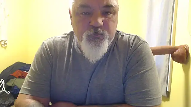 Newfiesausage1972 online show from 11-03-25, 05:49