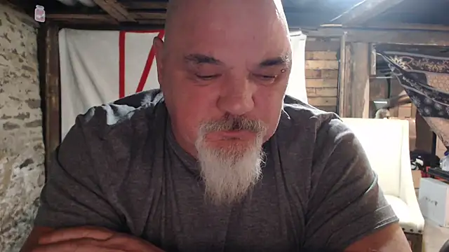 Newfiesausage1972 online show from 02-15-26, 11:47