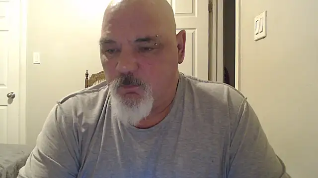 Newfiesausage1972 online show from 02-25-25, 10:59