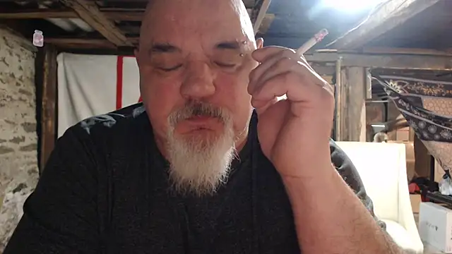 Newfiesausage1972 online show from 02-14-26, 08:58