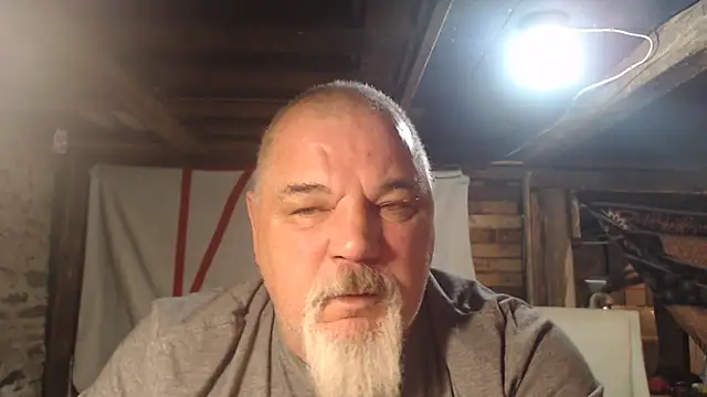 Newfiesausage1972 online show from 02-09-26, 08:34