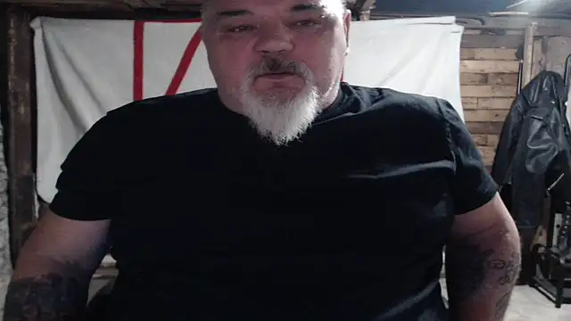 Newfiesausage1972 online show from 12-21-25, 12:40