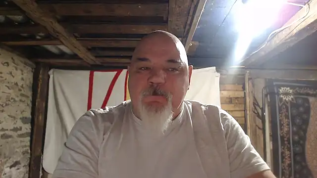 Newfiesausage1972 online show from 01-13-26, 10:08