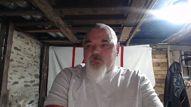 Newfiesausage1972 online show from 11-16-25, 09:14