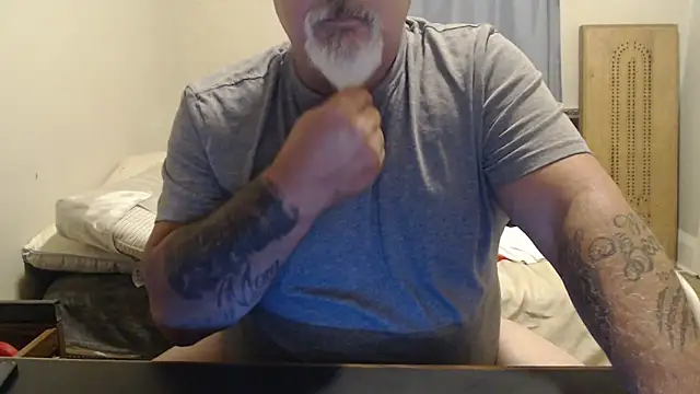 Newfiesausage1972 online show from 09-08-25, 02:49