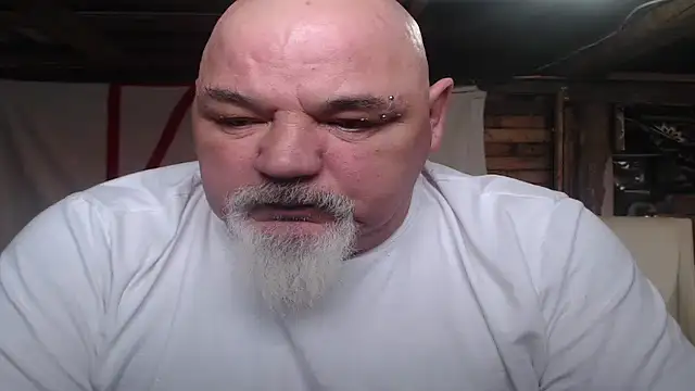 Newfiesausage1972 online show from 02-12-26, 04:18