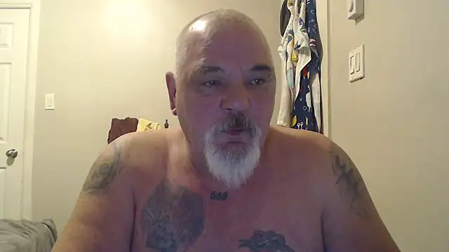 Newfiesausage1972 online show from 03-12-25, 07:36