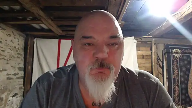 Newfiesausage1972 online show from 01-17-26, 09:57