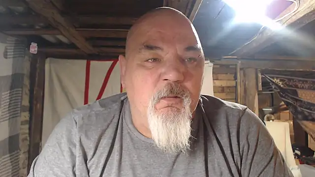 Newfiesausage1972 online show from 02-27-26, 10:15