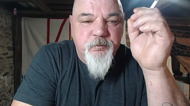 Newfiesausage1972 online show from 03-01-26, 09:09