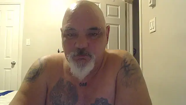 Newfiesausage1972 online show from 03-16-25, 11:37