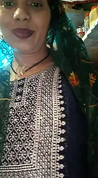 Snapshot of Simaran_bhabhi chatting on 03-18-25, 05:12 Simaran bhabhi online show from 03-18-25, 05:12