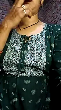 Snapshot of Simaran_bhabhi chatting on 03-02-25, 04:03 Simaran bhabhi online show from 03-02-25, 04:03