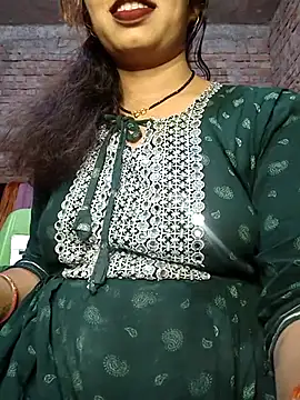 Snapshot of Simaran_bhabhi chatting on 03-18-25, 04:06 Simaran bhabhi online show from 03-18-25, 04:06