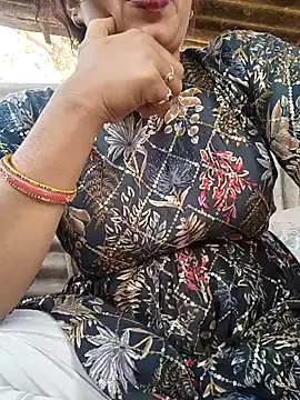Snapshot of Simaran_bhabhi chatting on 03-21-25, 06:49 Simaran bhabhi online show from 03-21-25, 06:49