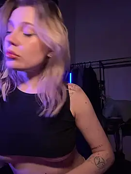 Snapshot of meanexx chatting on 02-05-26, 04:14 meanexx online show from 02-05-26, 04:14