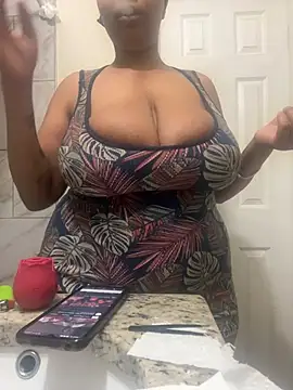 Snapshot of 1BeautyN1Beast chatting on 12-20-24, 03:58 1BeautyN1Beast online show from 12-20-24, 03:58