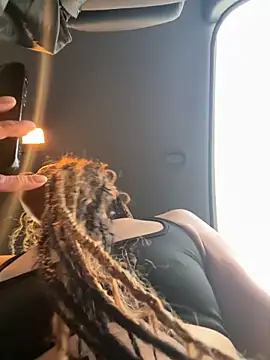 Shuggabutt online show from 09-28-25, 01:12