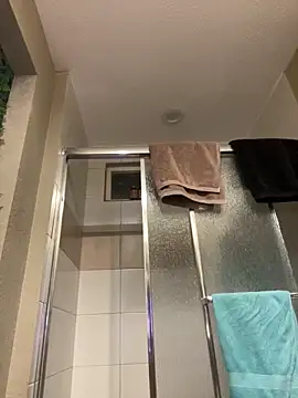 Shuggabutt online show from 10-04-25, 02:24