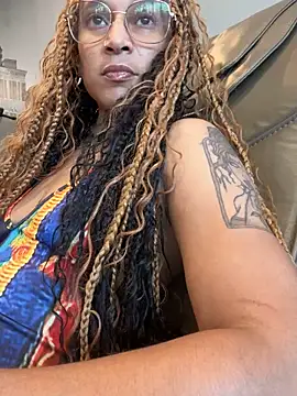 Shuggabutt online show from 09-18-25, 01:08