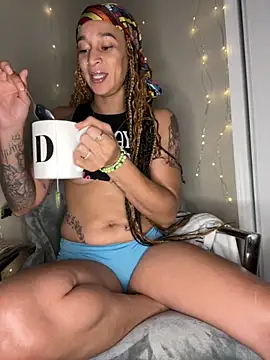 Shuggabutt online show from 10-11-25, 01:45