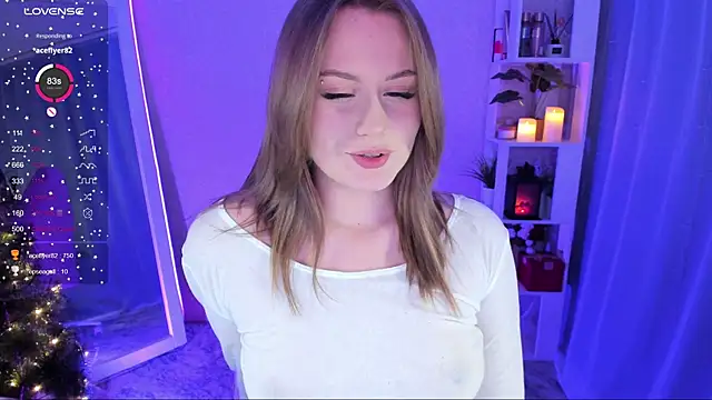 Snapshot of Honey_blonde chatting on 01-14-25, 11:58 Honey blonde online show from 01-14-25, 11:58