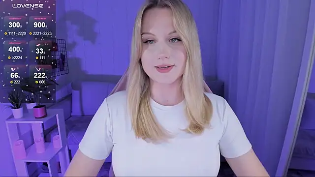 Snapshot of Honey_blonde chatting on 06-16-26, 08:09 Honey blonde online show from 06-16-26, 08:09