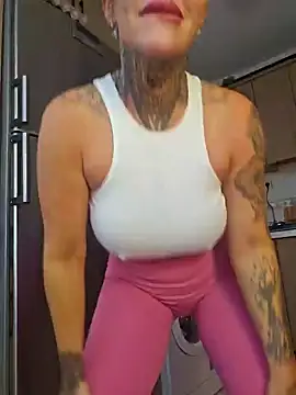 Snapshot of YourMommyBlair chatting on 01-15-25, 06:43 YourMommyBlair online show from 01-15-25, 06:43