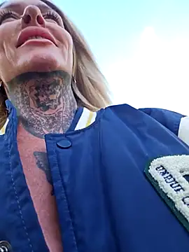 Snapshot of YourMommyBlair chatting on 10-08-25, 08:49 YourMommyBlair online show from 10-08-25, 08:49