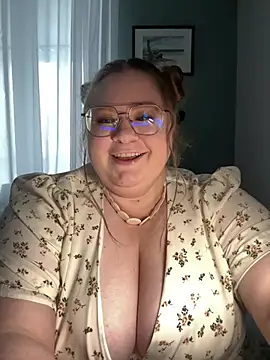 Snapshot of Chloe_WS chatting on 02-06-25, 12:15 Chloe WS online show from 02-06-25, 12:15