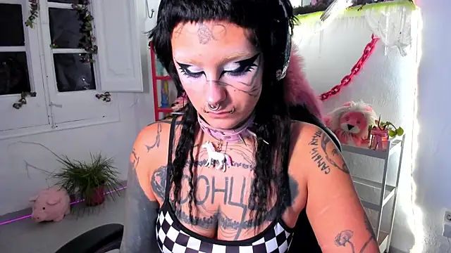 lady sontse  online show from 12-19-25, 08:44