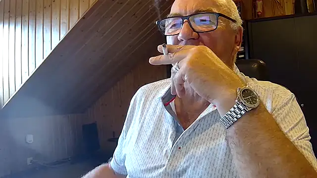 Snapshot of biggandybig chatting on 09-18-25, 08:06 biggandybig online show from 09-18-25, 08:06
