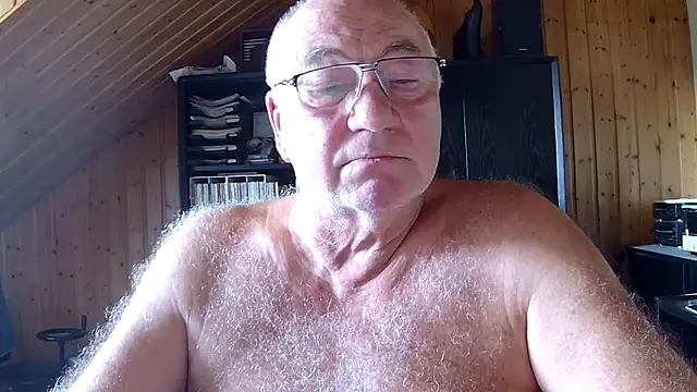 Snapshot of biggandybig chatting on 07-18-26, 10:35 biggandybig online show from 07-18-26, 10:35