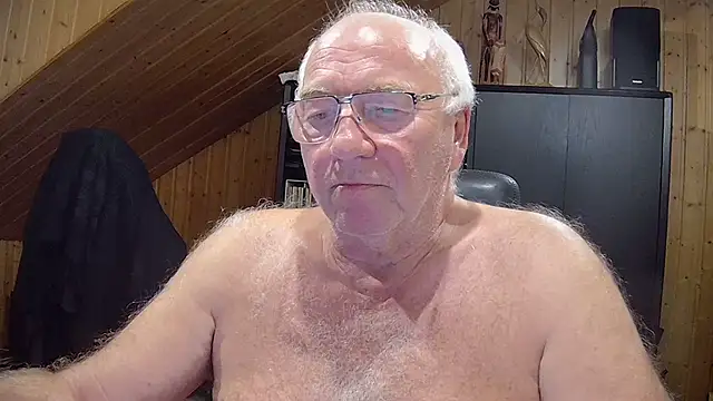Snapshot of biggandybig chatting on 10-11-25, 11:28 biggandybig online show from 10-11-25, 11:28