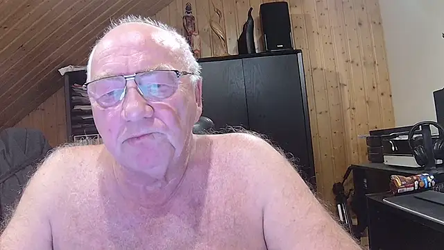 Snapshot of biggandybig chatting on 06-06-26, 11:10 biggandybig online show from 06-06-26, 11:10