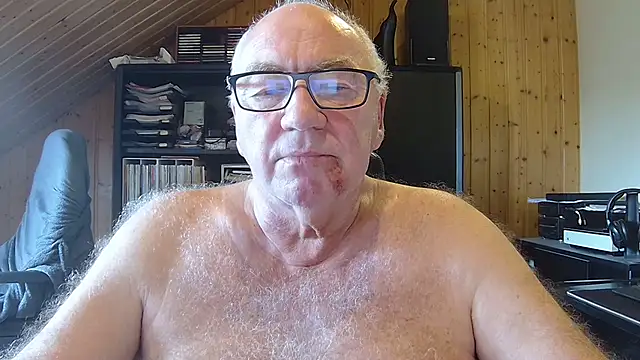 Snapshot of biggandybig chatting on 06-12-26, 10:57 biggandybig online show from 06-12-26, 10:57