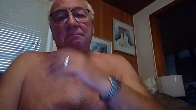 Snapshot of biggandybig chatting on 07-07-26, 10:02 biggandybig online show from 07-07-26, 10:02