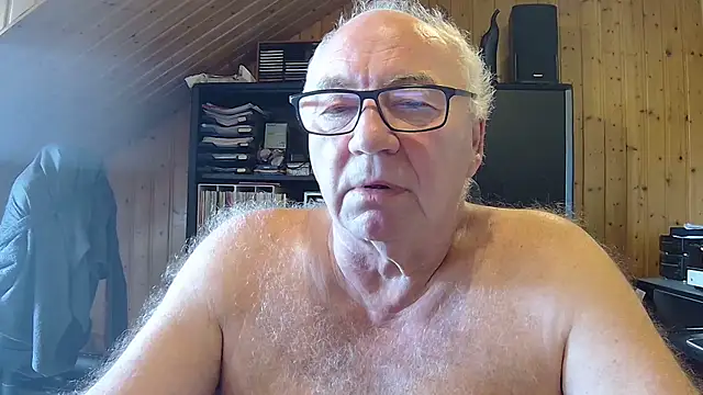 Snapshot of biggandybig chatting on 05-18-26, 06:07 biggandybig online show from 05-18-26, 06:07