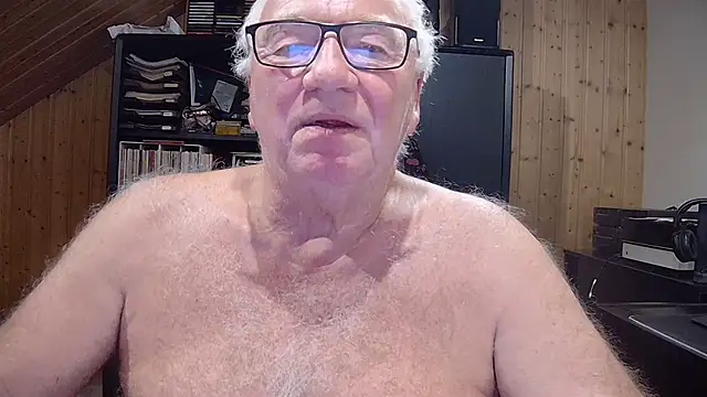 Snapshot of biggandybig chatting on 10-20-25, 09:59 biggandybig online show from 10-20-25, 09:59