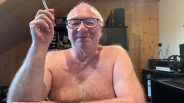 Snapshot of biggandybig chatting on 09-25-25, 02:12 biggandybig online show from 09-25-25, 02:12