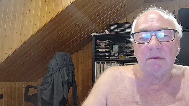 Snapshot of biggandybig chatting on 05-17-26, 08:31 biggandybig online show from 05-17-26, 08:31