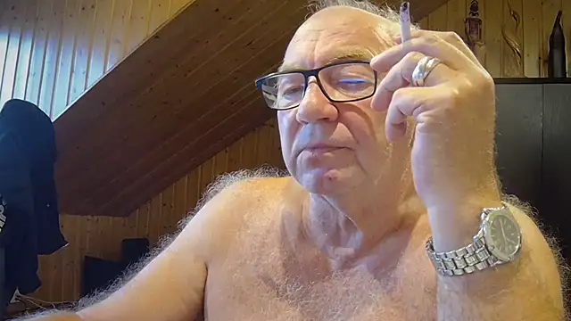 Snapshot of biggandybig chatting on 10-16-25, 06:21 biggandybig online show from 10-16-25, 06:21