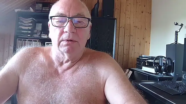 Snapshot of biggandybig chatting on 05-24-26, 08:47 biggandybig online show from 05-24-26, 08:47