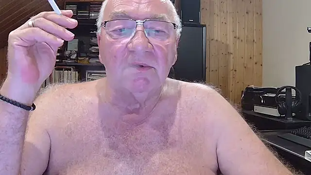 Snapshot of biggandybig chatting on 06-03-26, 10:03 biggandybig online show from 06-03-26, 10:03
