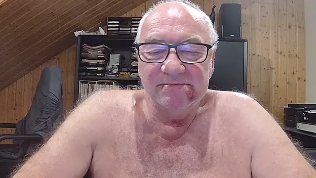 Snapshot of biggandybig chatting on 06-10-26, 10:55 biggandybig online show from 06-10-26, 10:55