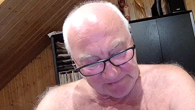 Snapshot of biggandybig chatting on 07-19-26, 11:23 biggandybig online show from 07-19-26, 11:23
