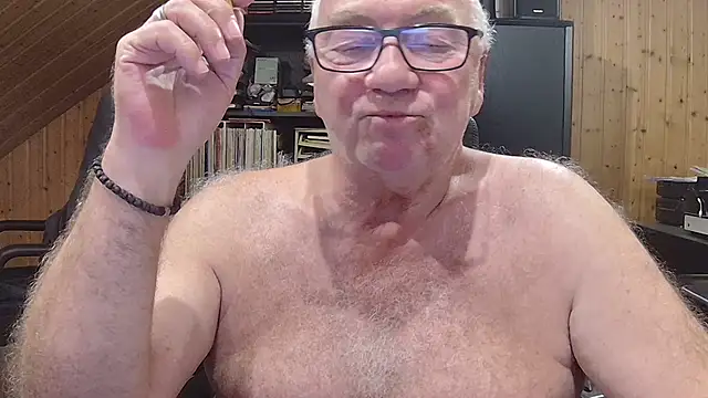 Snapshot of biggandybig chatting on 06-12-26, 11:02 biggandybig online show from 06-12-26, 11:02